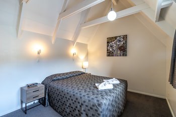 Admirals Motor Inn