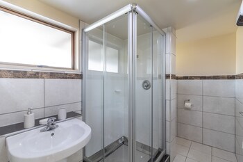 Admirals Motor Inn