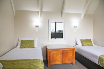 Admirals Motor Inn