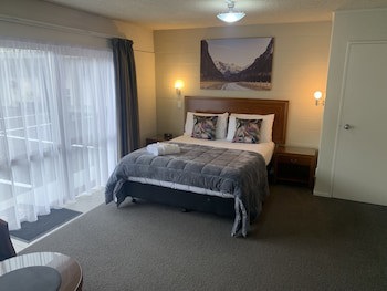 Admirals Motor Inn