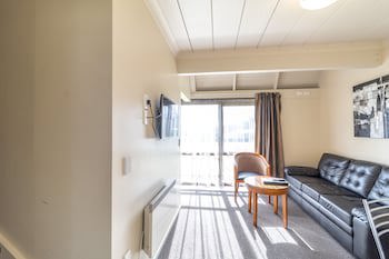 Admirals Motor Inn