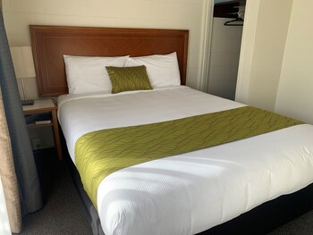 Admirals Motor Inn