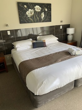 Admirals Motor Inn