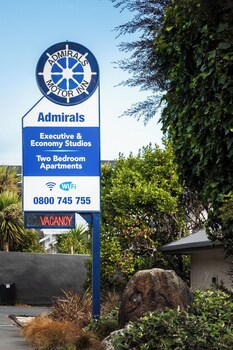 Admirals Motor Inn