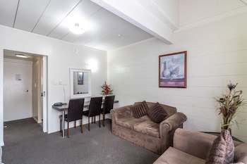 Admirals Motor Inn
