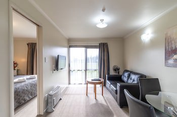 Admirals Motor Inn