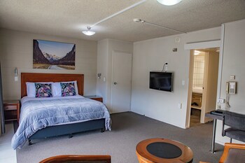 Admirals Motor Inn