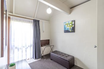 Admirals Motor Inn