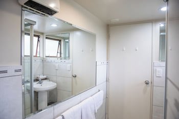 Admirals Motor Inn