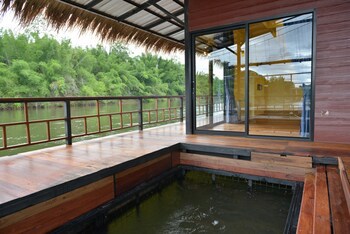 Boutique Raft Resort