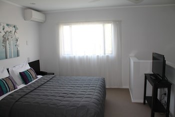 Aquarius Motor Inn