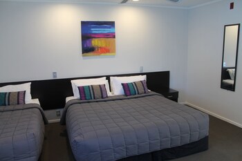 Aquarius Motor Inn