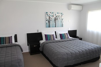 Aquarius Motor Inn