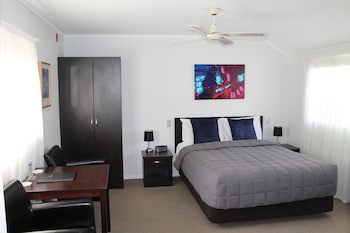 Aquarius Motor Inn