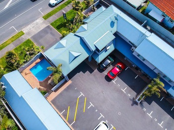 Aquarius Motor Inn