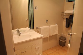Aquarius Motor Inn