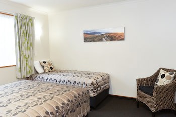 Admiral Court Motel & Apartments