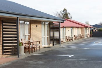 Admiral Court Motel & Apartments