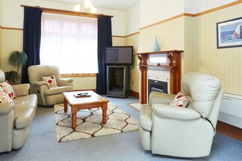 Admiral Court Motel & Apartments