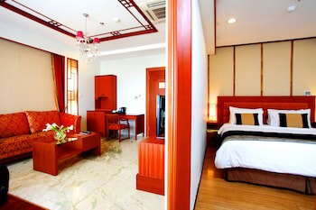 Amos Cozy Hotel & Convention Hall