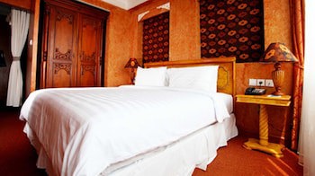 Amos Cozy Hotel & Convention Hall