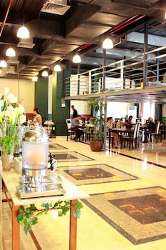 Amos Cozy Hotel & Convention Hall