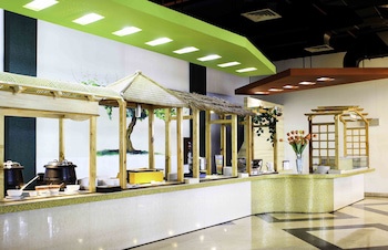 Amos Cozy Hotel & Convention Hall