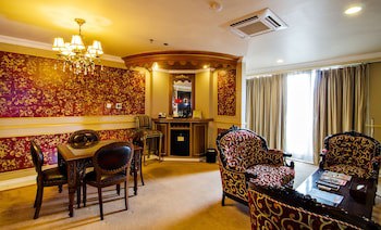 Amos Cozy Hotel & Convention Hall