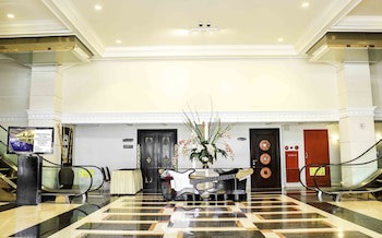 Amos Cozy Hotel & Convention Hall