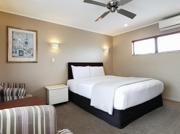 Cornwall Park Motor Inn