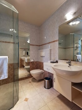 Cornwall Park Motor Inn