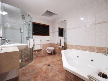 Cornwall Park Motor Inn