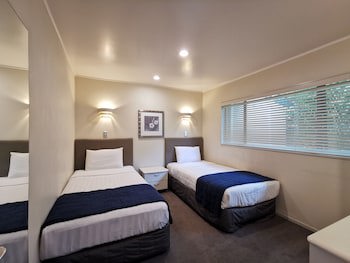 Cornwall Park Motor Inn