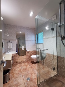 Cornwall Park Motor Inn