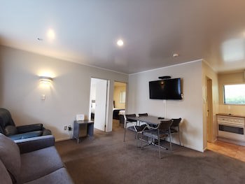 Cornwall Park Motor Inn