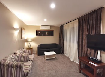 Cornwall Park Motor Inn
