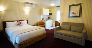 Cornwall Park Motor Inn