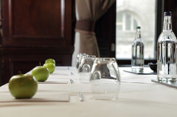 County Hotel & County Aparthotel Newcastle