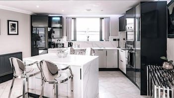 County Hotel & County Aparthotel Newcastle