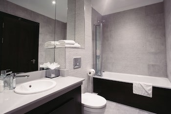 County Hotel & County Aparthotel Newcastle