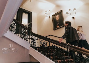 County Hotel & County Aparthotel Newcastle