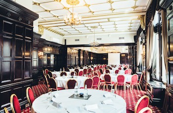 County Hotel & County Aparthotel Newcastle