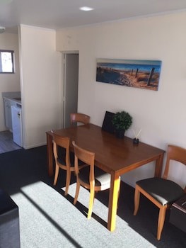 Pembrooke Motor Lodge