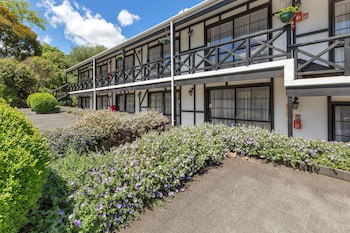 Kingswood Manor Motel