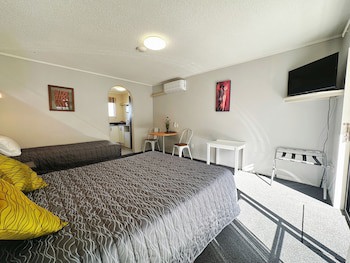 Kingswood Manor Motel