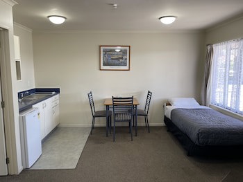 Bassingers Motor Lodge