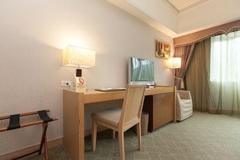 Hoya Hot Springs Resort & Spa