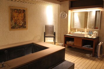 Hoya Hot Springs Resort & Spa
