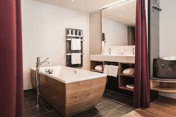 Anthony's Life & Style Hotel