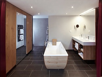 Anthony's Life & Style Hotel